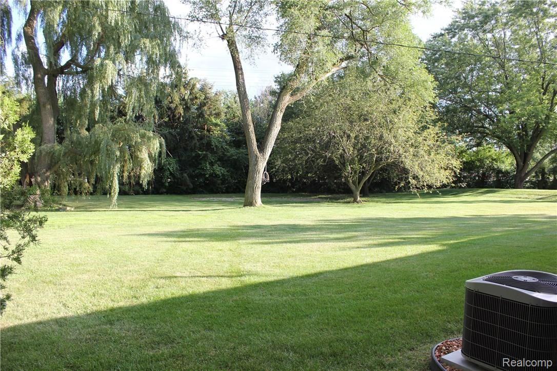 27845 Peppermill Road Farmington, MI 48331 - Photo 12 of 12 Backyard