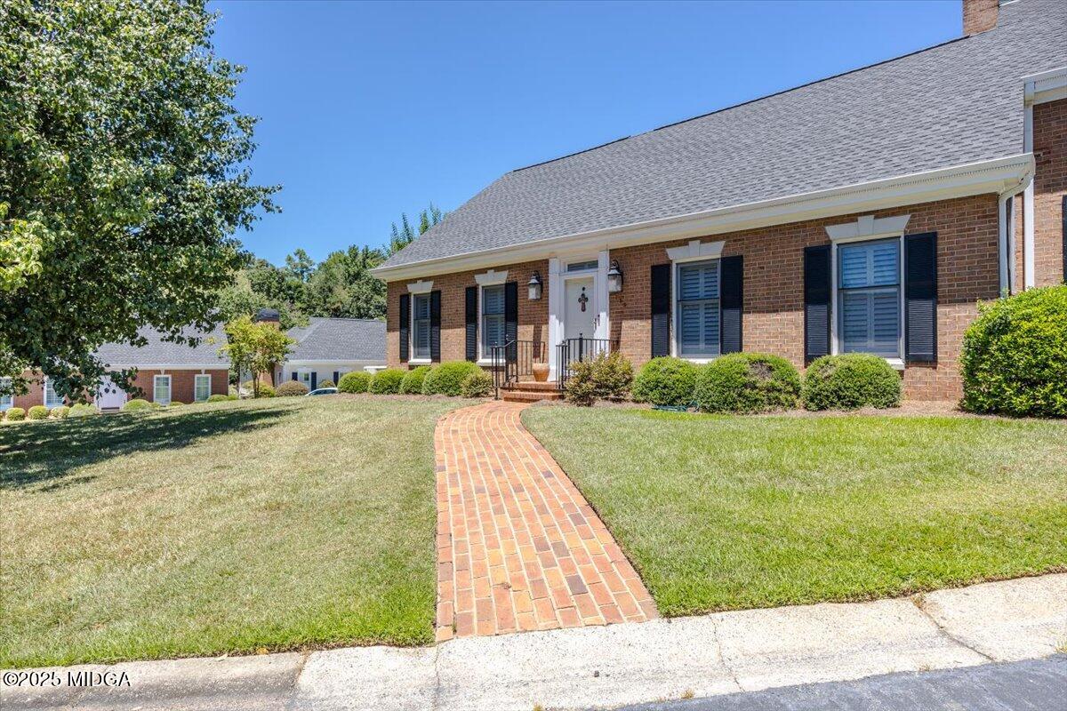 133 Covington Place Macon, GA 31210 - Photo 2 of 36 a front view of a house with garden