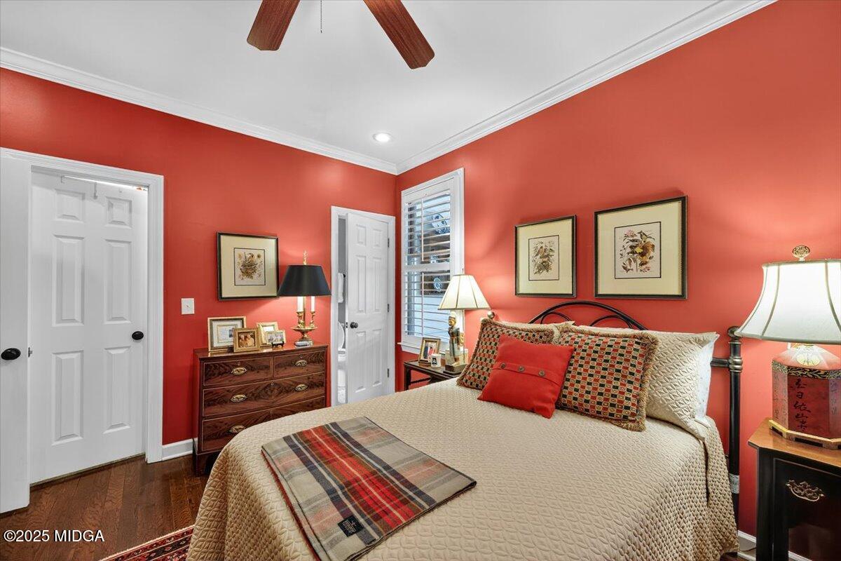 133 Covington Place Macon, GA 31210 - Photo 25 of 36 a bedroom with a bed and a lamp with the dresser