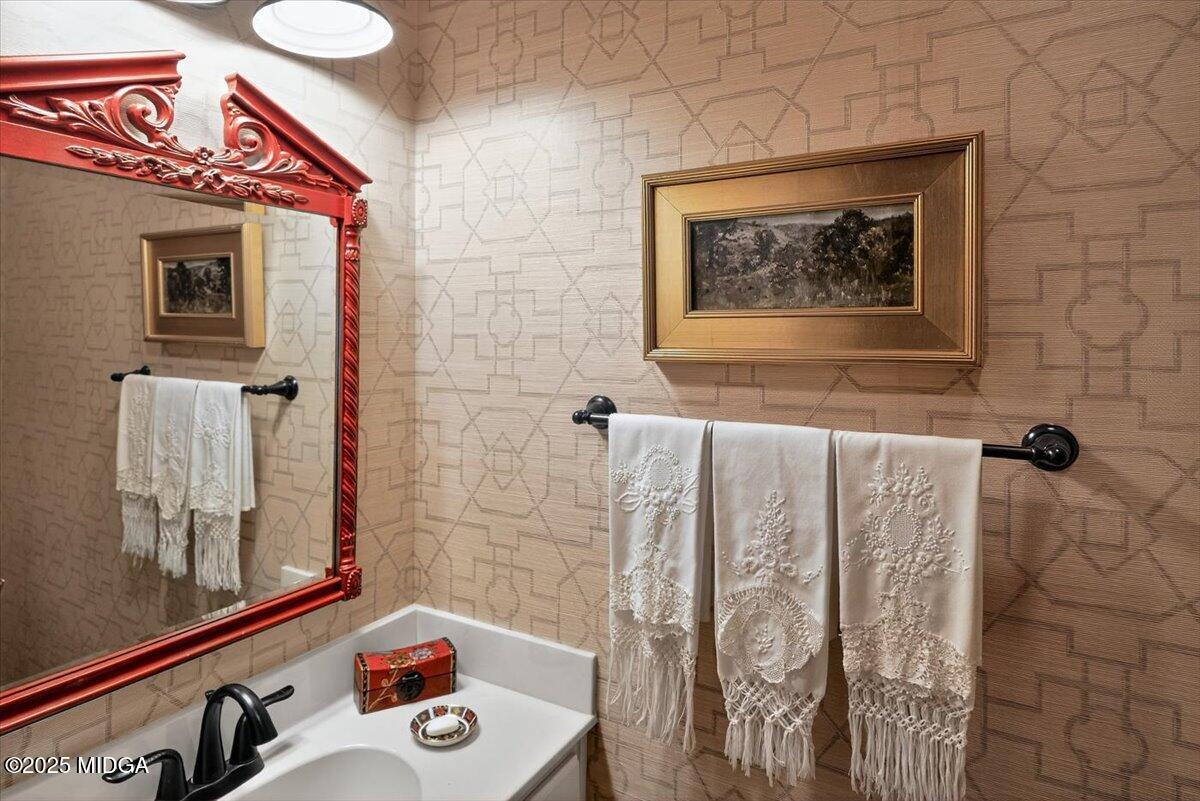 133 Covington Place Macon, GA 31210 - Photo 32 of 36 a bathroom with a sink and a mirror