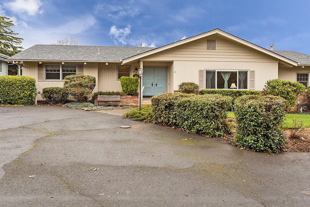 541 Pierce Road Medford, OR 97504 - Photo 1 of 35 Primary Photo