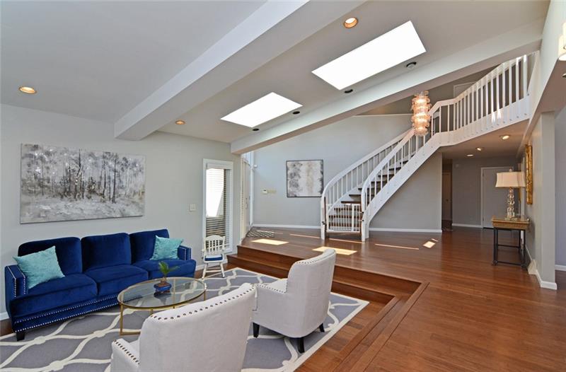 134 Riding Trail Lane Pittsburgh, PA 15215 - Photo 2 of 25 Gallery Image 2