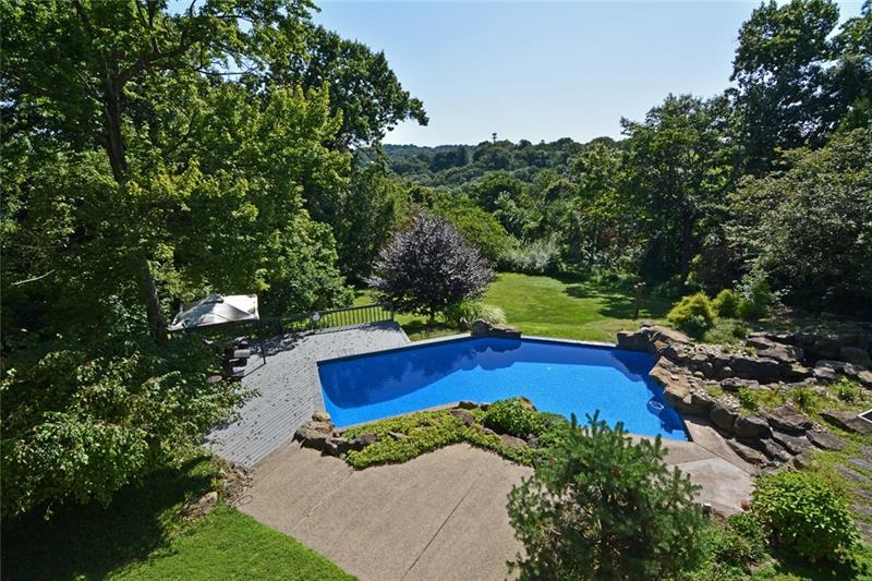 134 Riding Trail Lane Pittsburgh, PA 15215 - Photo 14 of 25 Gallery Image 14