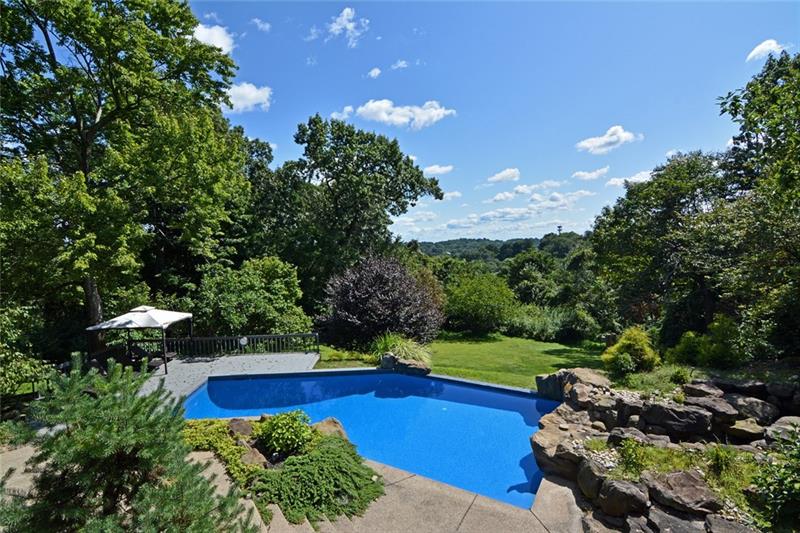134 Riding Trail Lane Pittsburgh, PA 15215 - Photo 8 of 25 Gallery Image 8