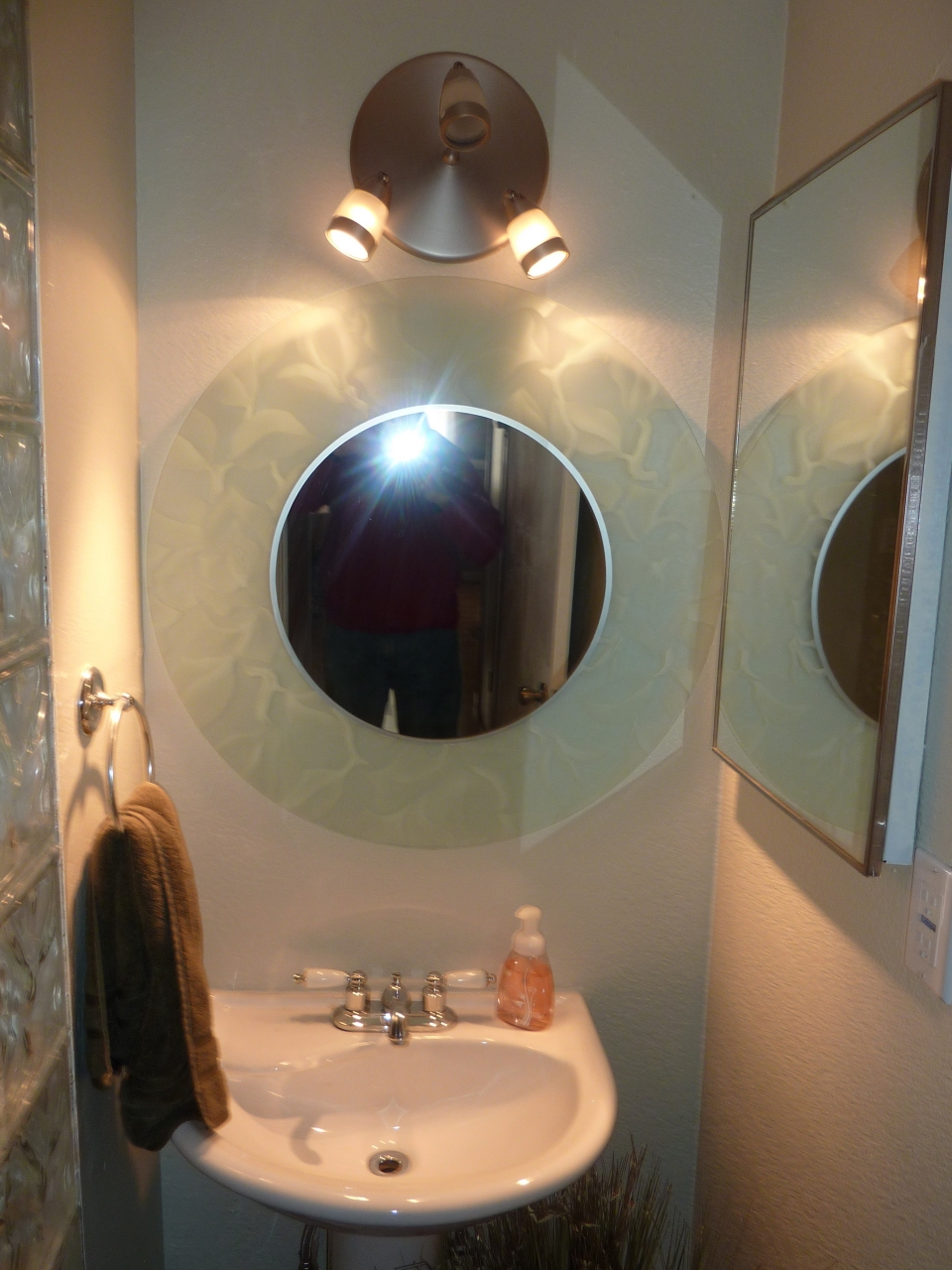 406 East Cullumber Avenue, Unit A Gilbert, AZ 85234 - Photo 2 of 17 Bathroom