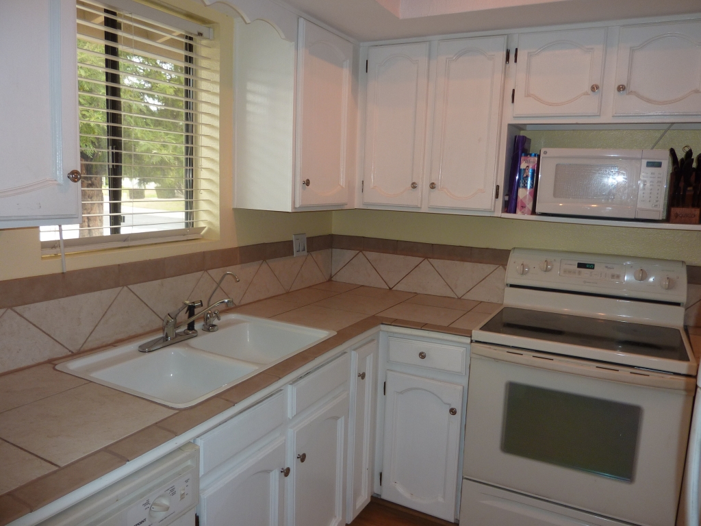 406 East Cullumber Avenue, Unit A Gilbert, AZ 85234 - Photo 6 of 17 Kitchen 1