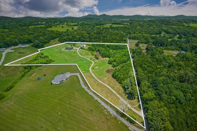 a view of a tennis court
