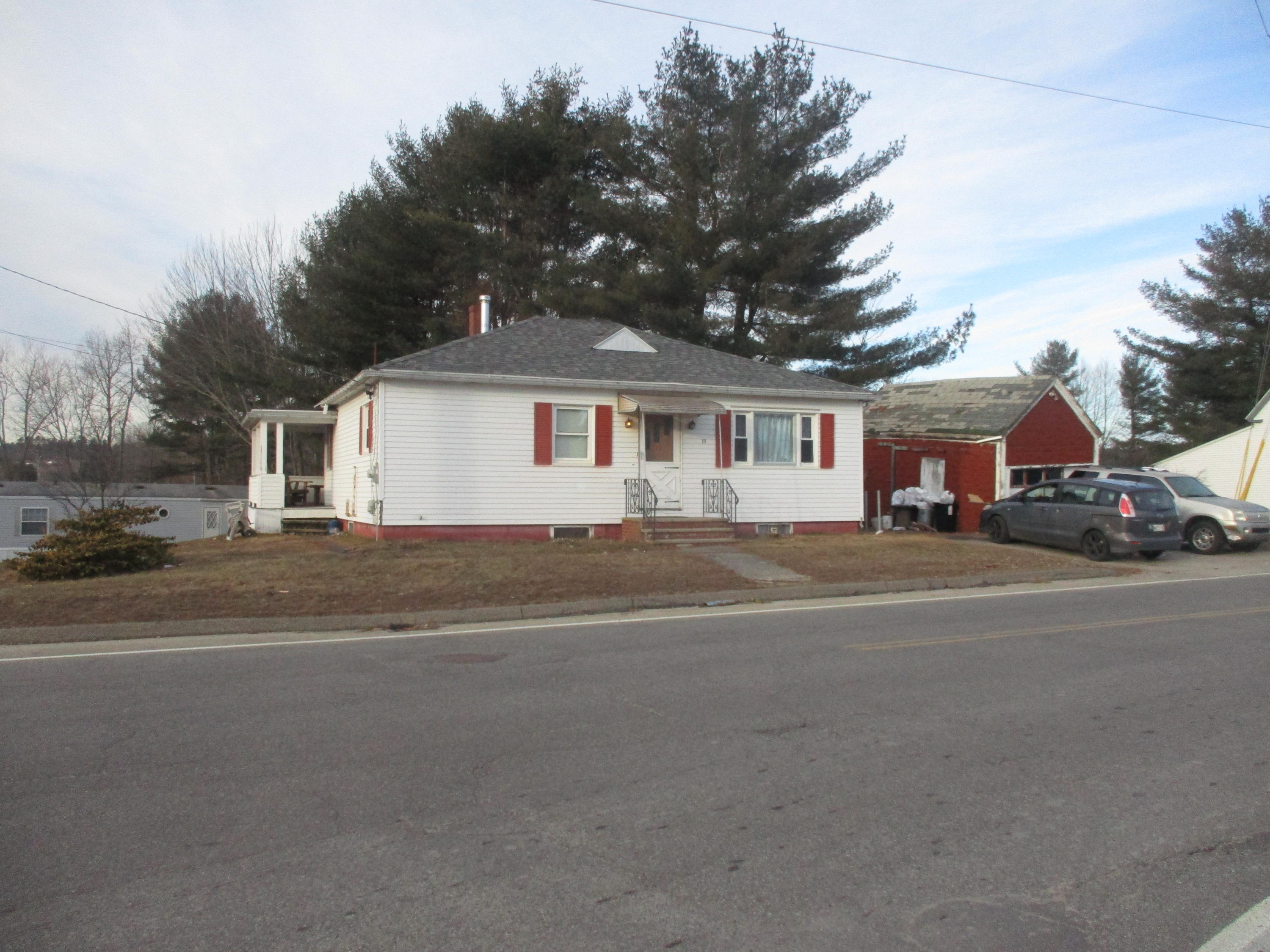 19 River Road Lewiston, ME 04240 - Photo 3 of 4 IMG_9648