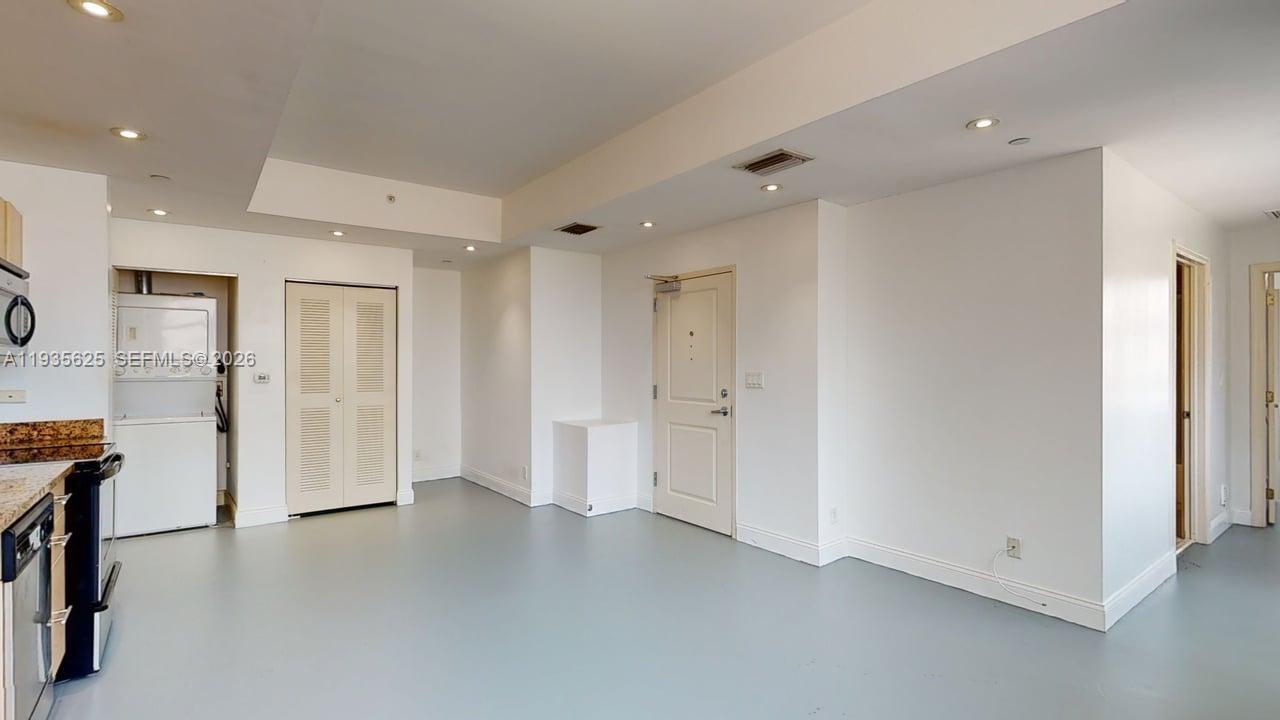 111 East Flagler Street, Unit 810 Miami, FL 33131 - Photo 6 of 19