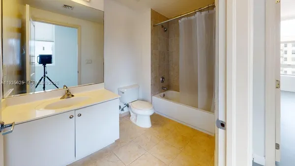 $267,500 | 111 East Flagler Street, Unit 810, Miami, FL 33131