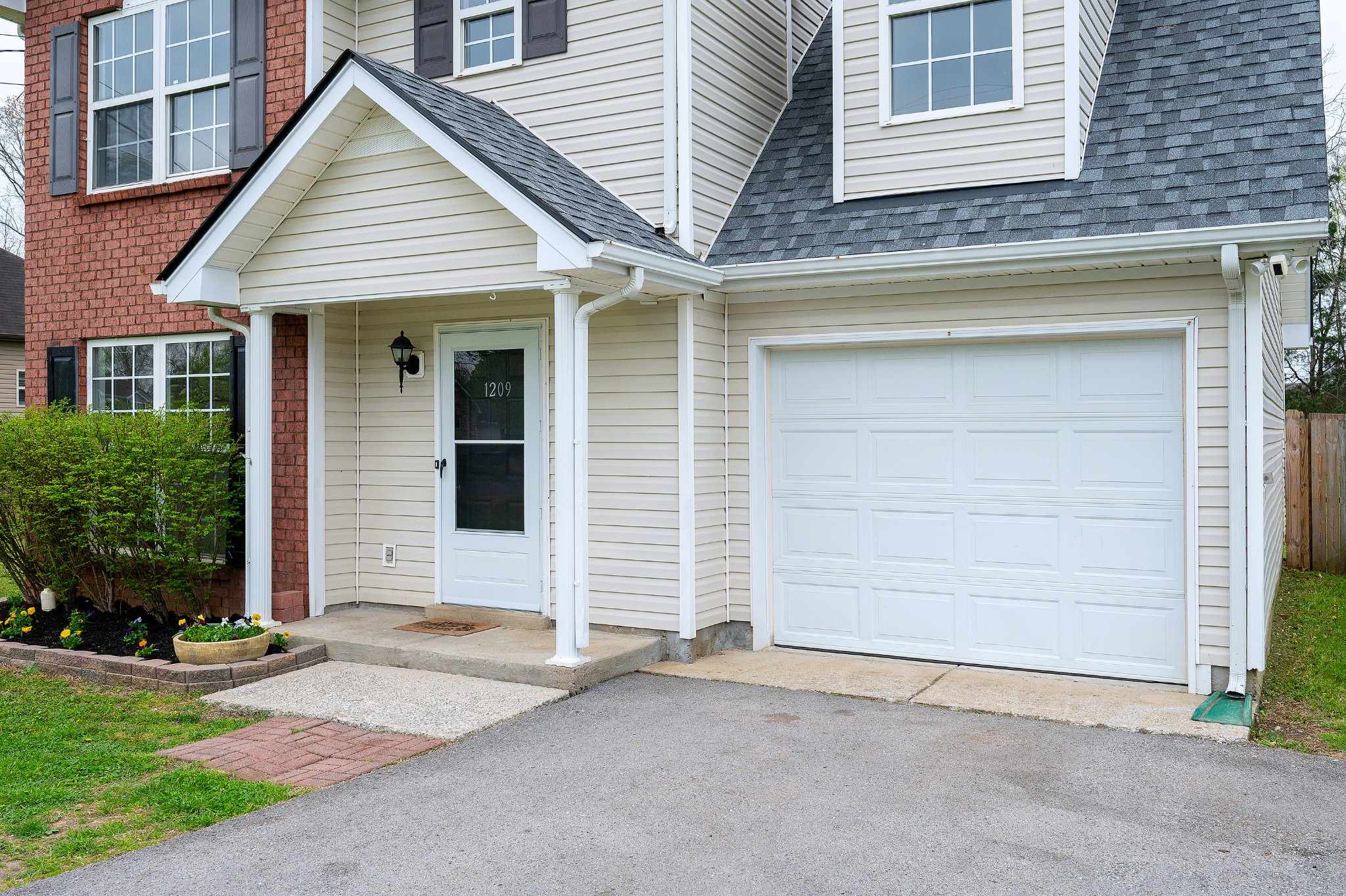 1209 Fall Parkway Murfreesboro, TN 37129 - Photo 20 of 22 front view of a house