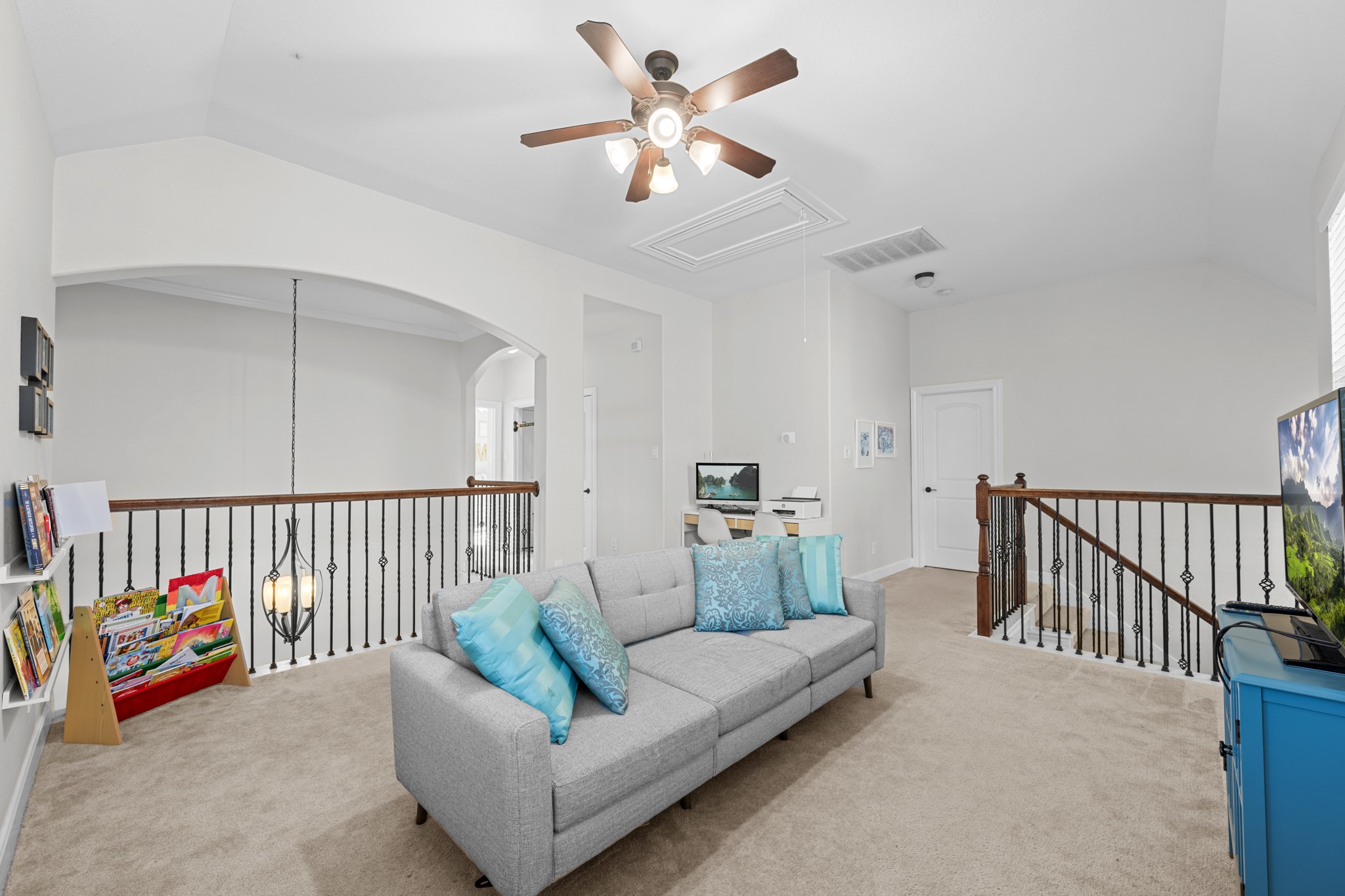 27 Fury Ranch Place Tomball, TX 77375 - Photo 33 of 47 a living room with furniture