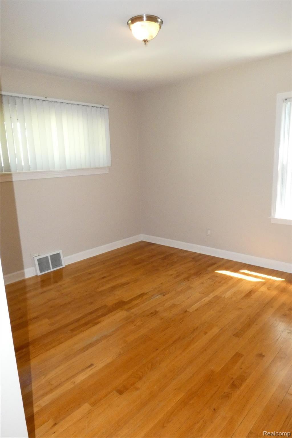 1470 Hampton Road Mount Clemens, MI 48043 - Photo 11 of 19 Master Bedroom (2).JPG