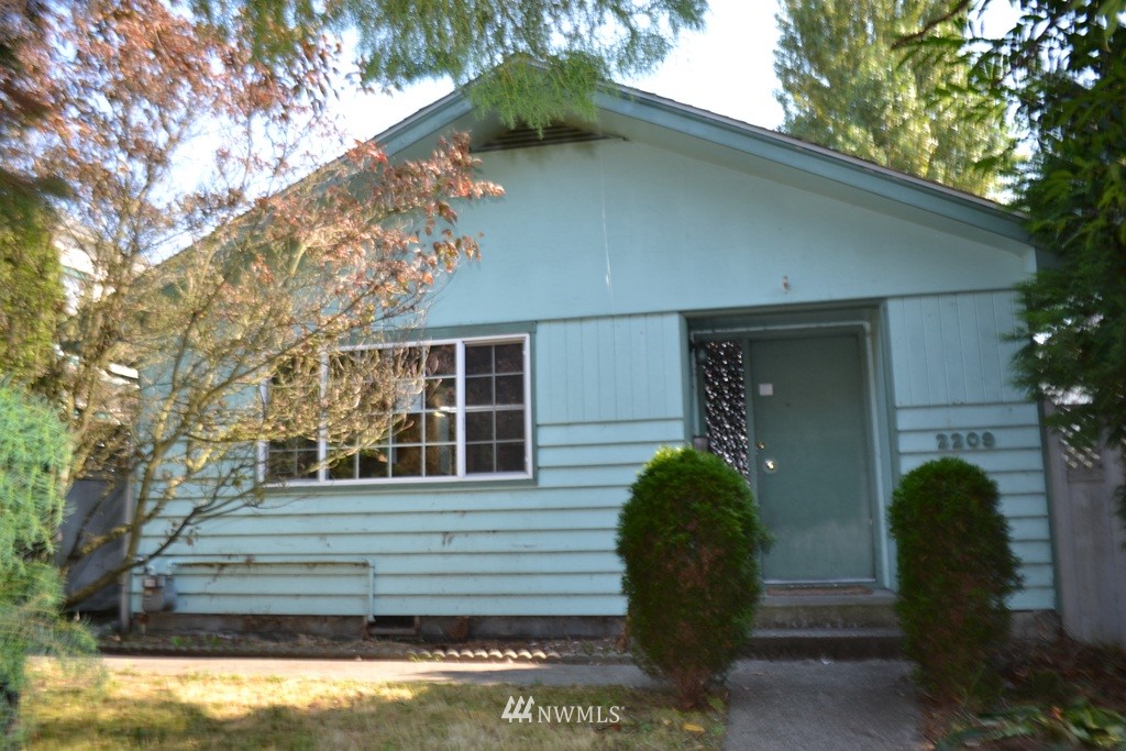 2209 Rockefeller Avenue Everett, WA 98201 - Photo 1 of 13