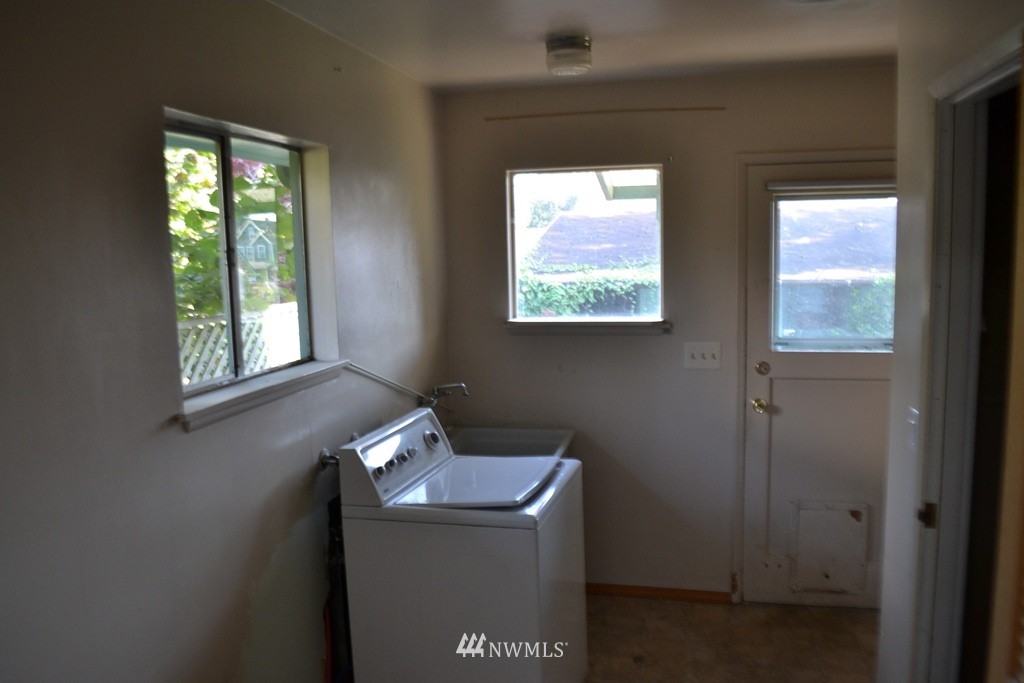 2209 Rockefeller Avenue Everett, WA 98201 - Photo 7 of 13