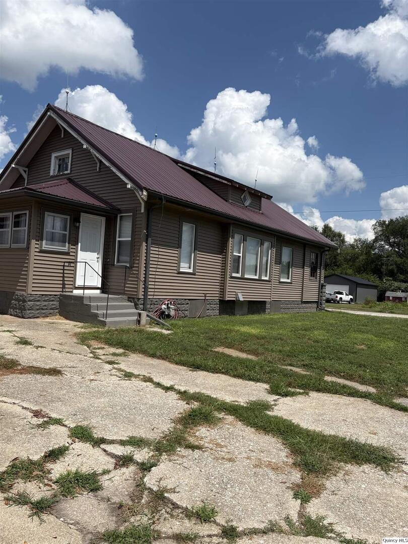 101 North Main Timewell, IL 62375 - Photo 17 of 17 a front view of a house with a garden