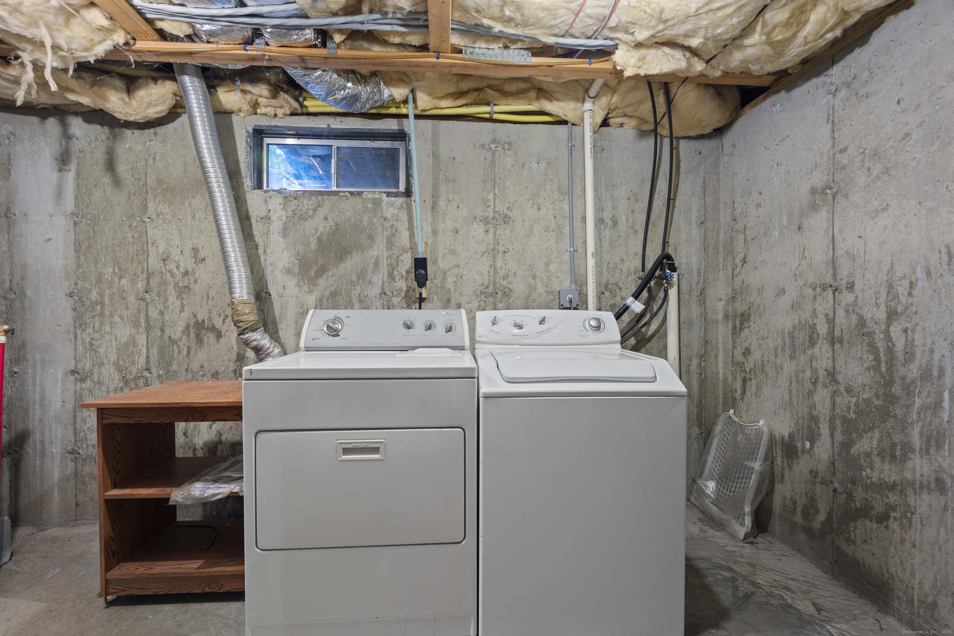 527 West Thames Street, Unit 9 Norwich, CT 06360 - Photo 22 of 25 a utility room with dryer and washer