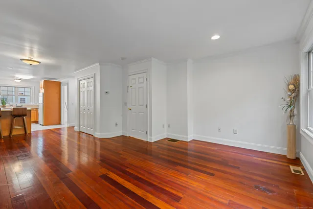 $245,000 | 527 West Thames Street, Unit 9, Norwich, CT 06360