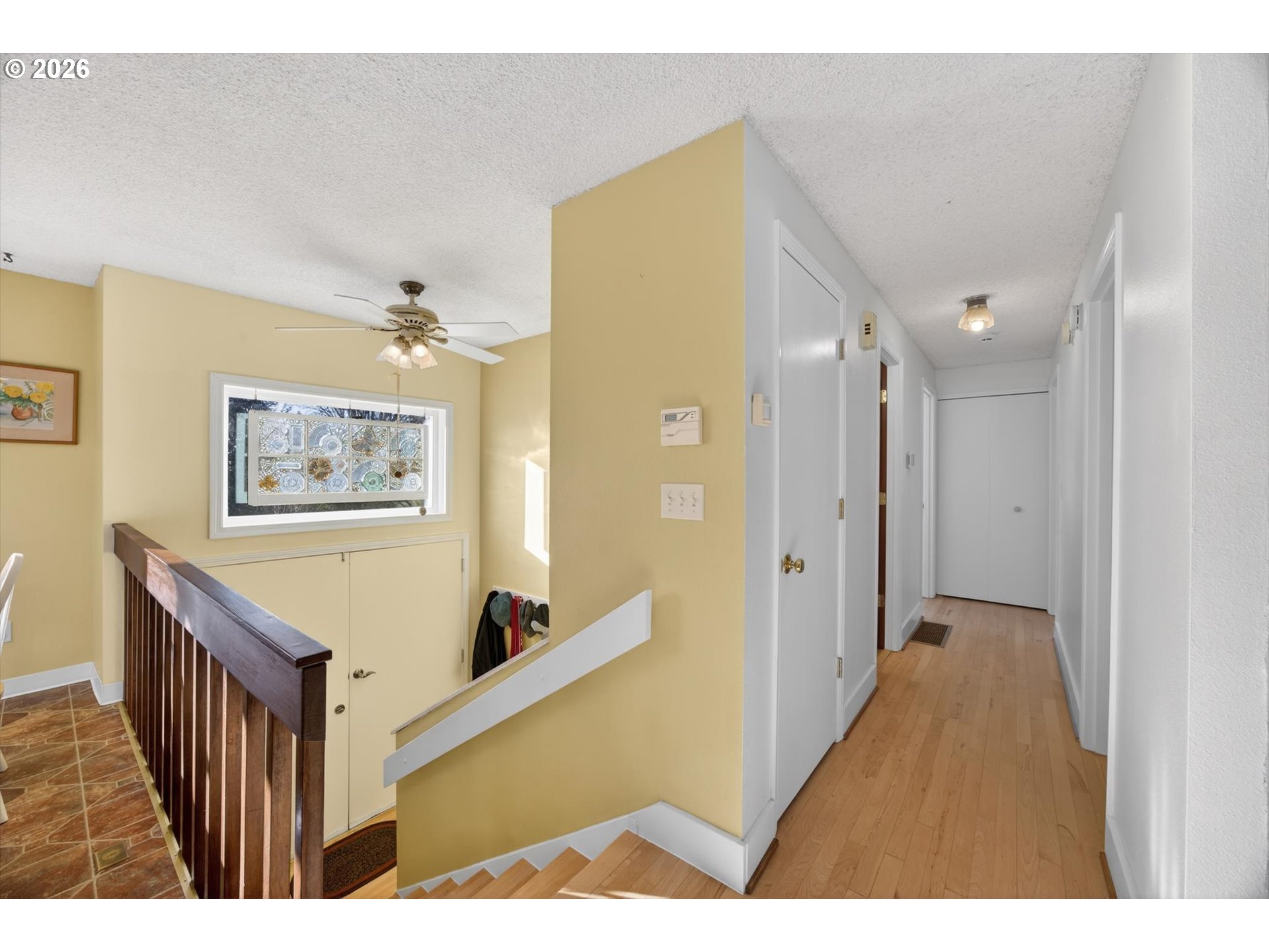 13601 South Union Hall Road Canby, OR 97013 - Photo 17 of 48 a view of a hallway with interior of the house