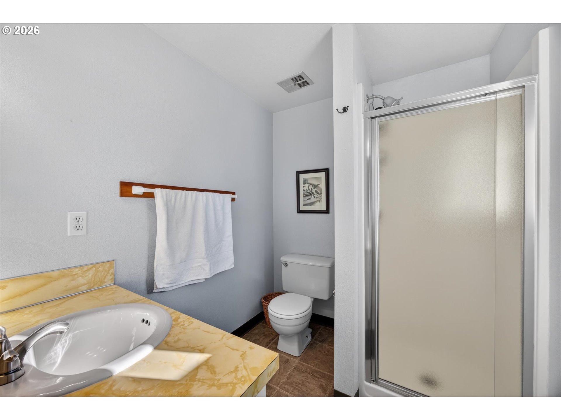 13601 South Union Hall Road Canby, OR 97013 - Photo 25 of 48 a bathroom with a toilet sink and shower
