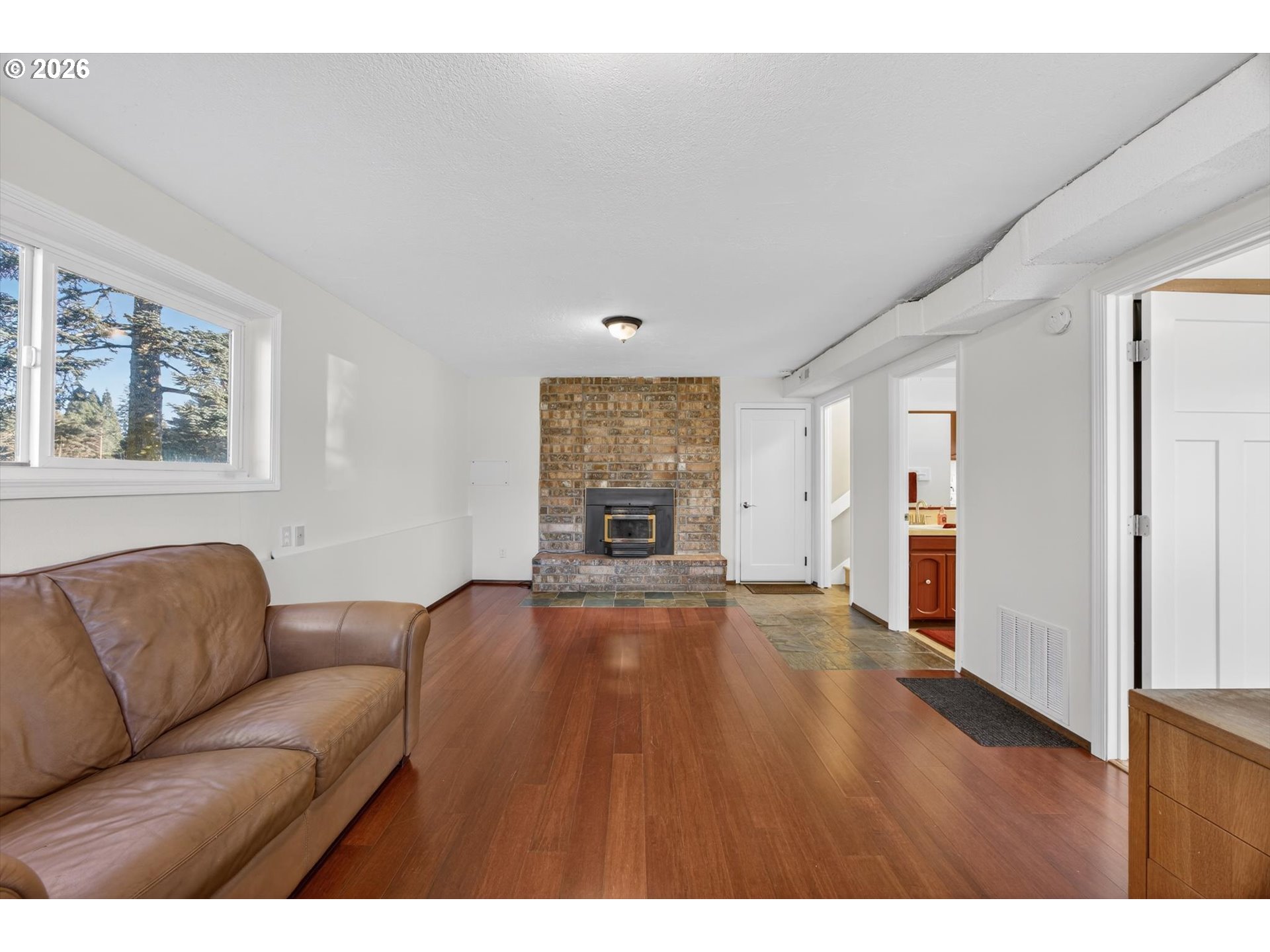 13601 South Union Hall Road Canby, OR 97013 - Photo 28 of 48 a living room with furniture and a window