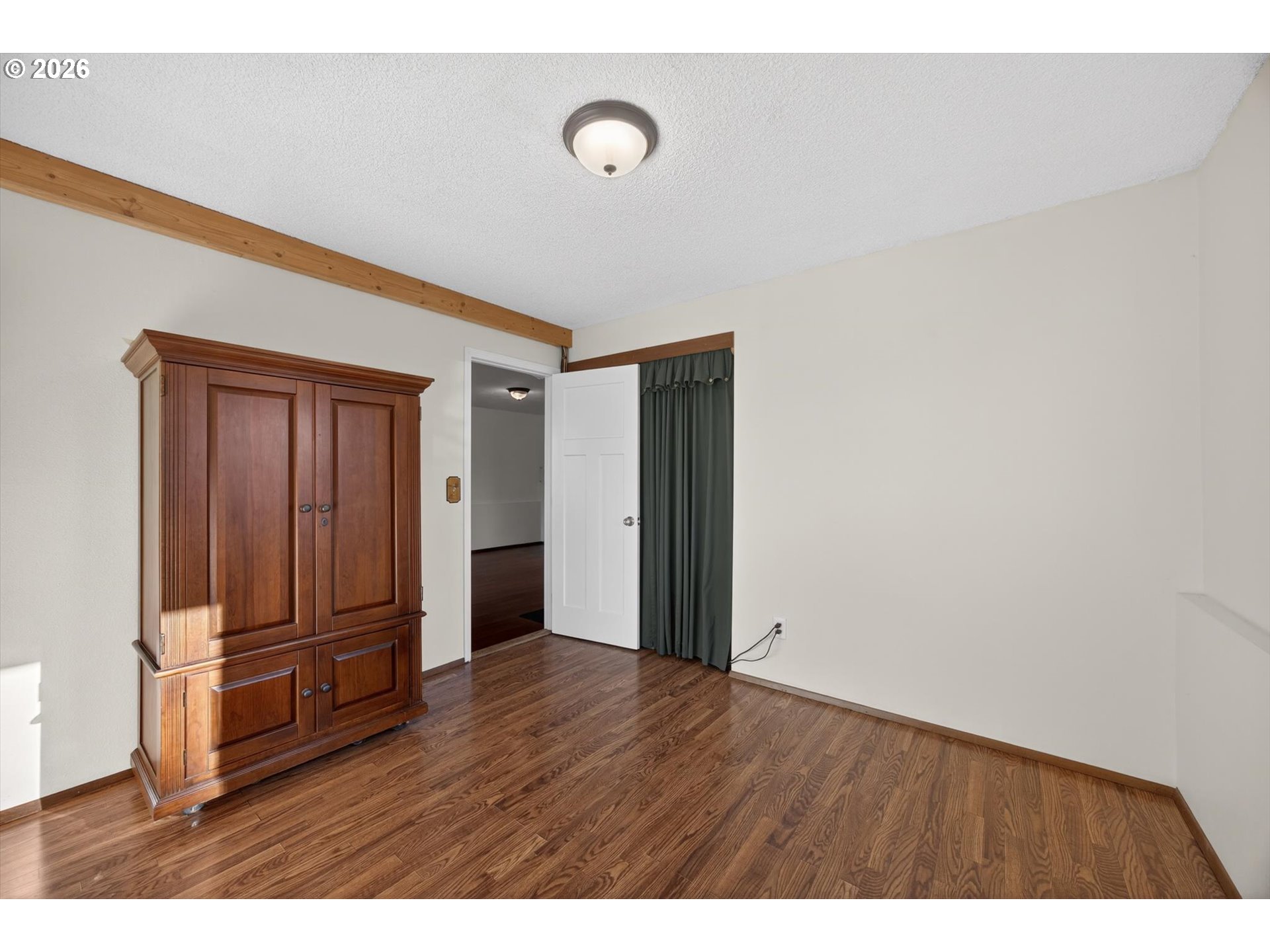 13601 South Union Hall Road Canby, OR 97013 - Photo 31 of 48 a view of an empty room with wooden floor