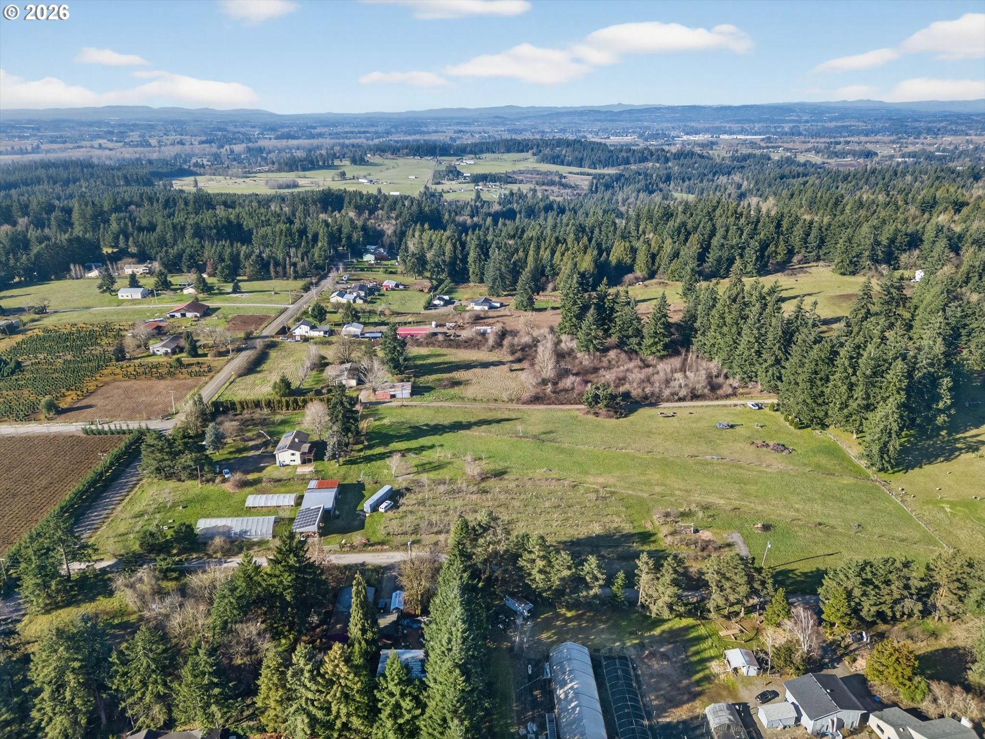 13601 South Union Hall Road Canby, OR 97013 - Photo 34 of 48 a view of a city with mountains in the background