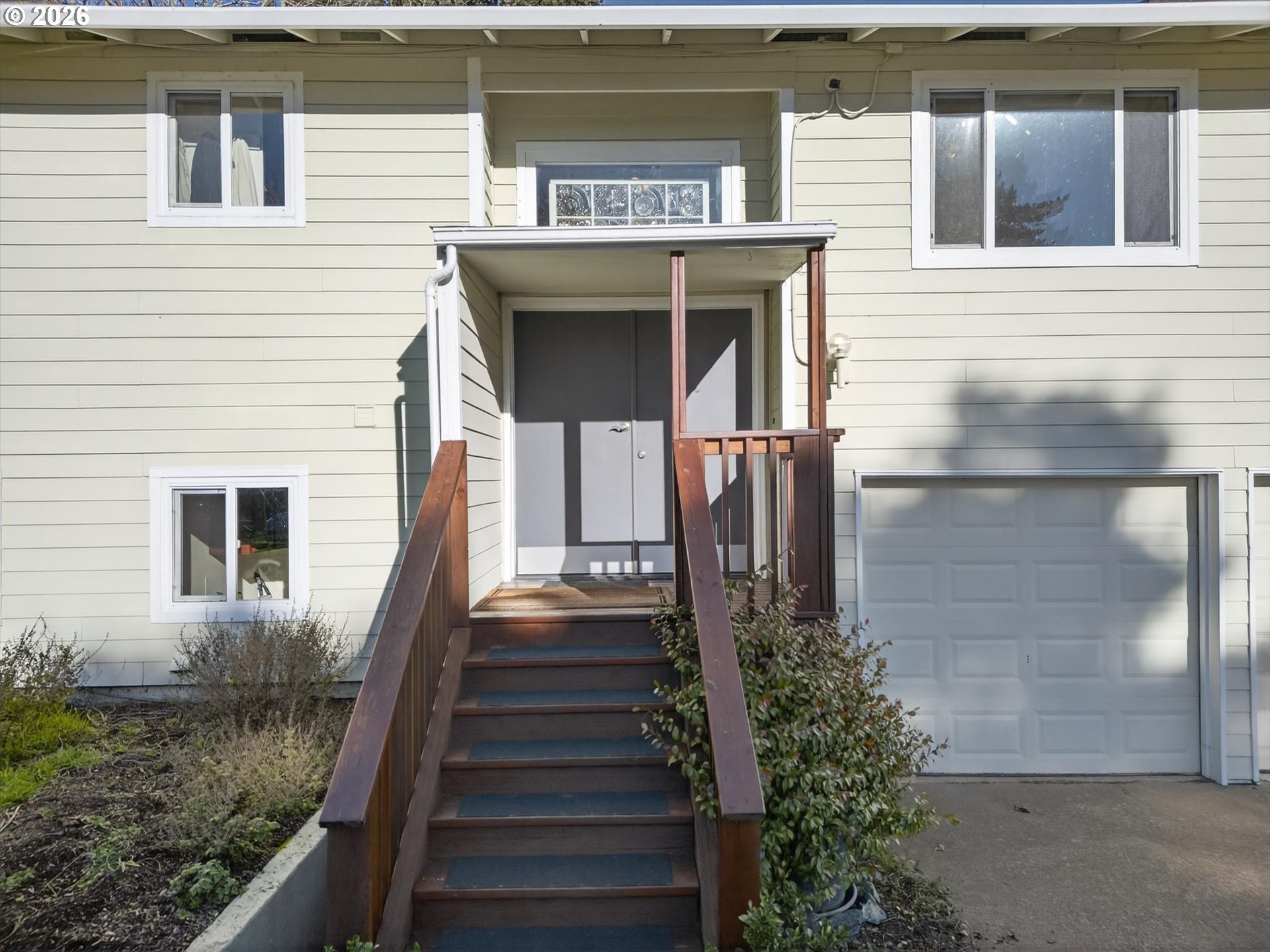 13601 South Union Hall Road Canby, OR 97013 - Photo 4 of 48 a front view of a house with plants