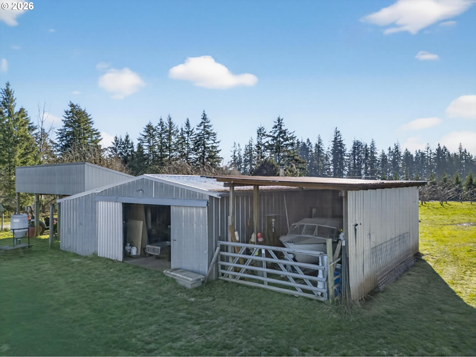 13601 South Union Hall Road Canby, OR 97013 - Photo 41 of 48 a front view of a house with garden