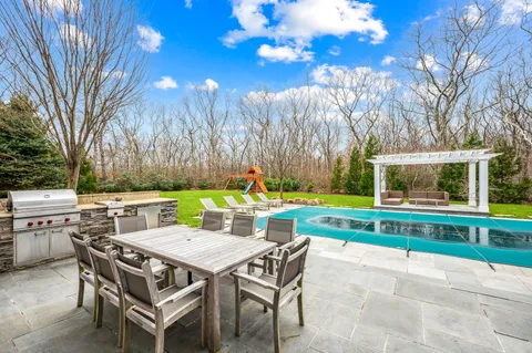 72 Birchwood Lane, Bridgehampton, NY 11932