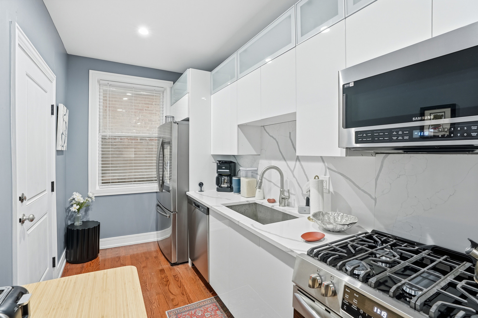 2212 East 70th Street, Unit 1B Chicago, IL 60649 - Photo 11 of 20 a kitchen with a stove and a sink
