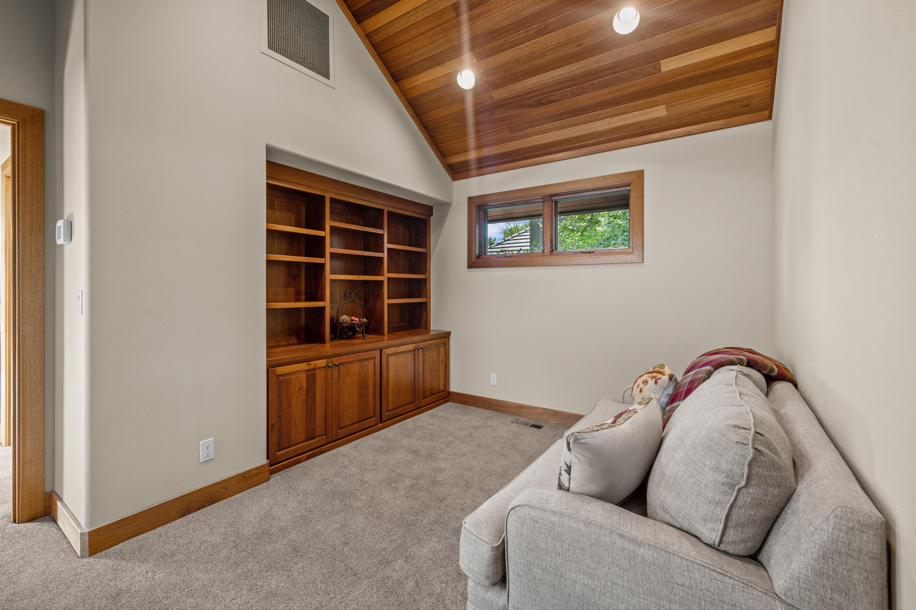 19448 Green Lakes Loop Bend, OR 97702 - Photo 43 of 63 Second Floor Loft
