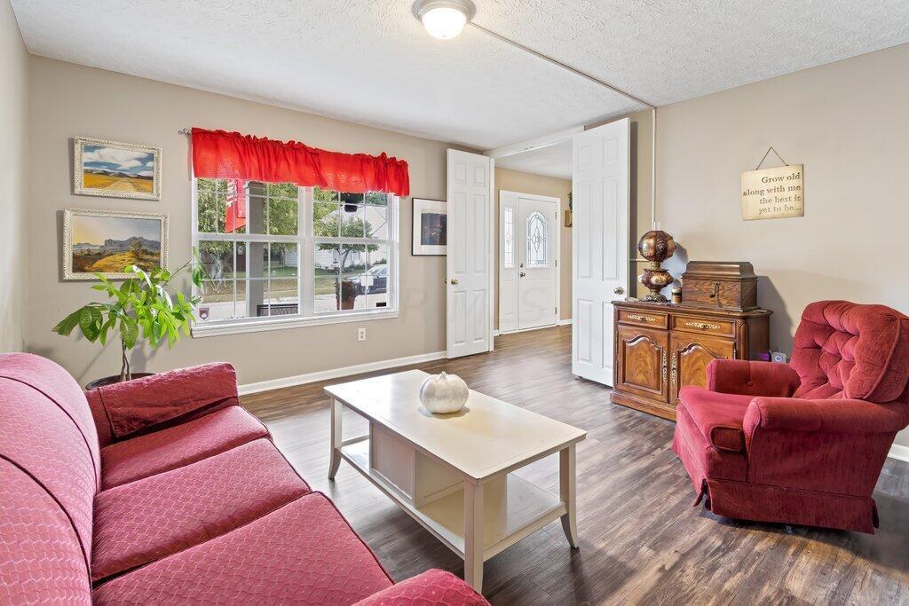 309 Shawnee Loop South Pataskala, OH 43062 - Photo 5 of 34 309 Shawnee Loop South-17.jpg-SMALL