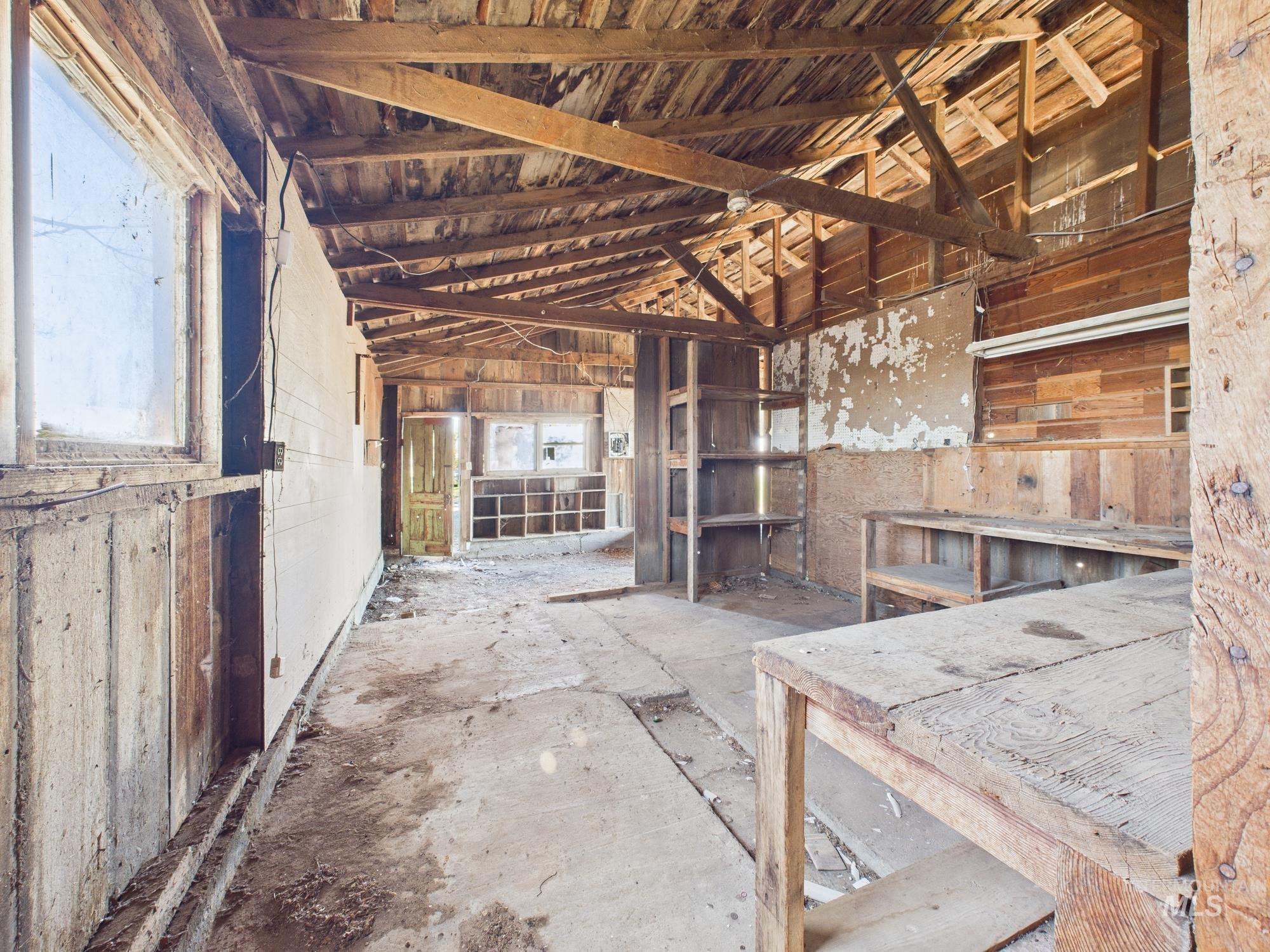 7352 Custer Road Fruitland, ID 83619 - Photo 32 of 43 Miscellaneous room featuring vaulted ceiling