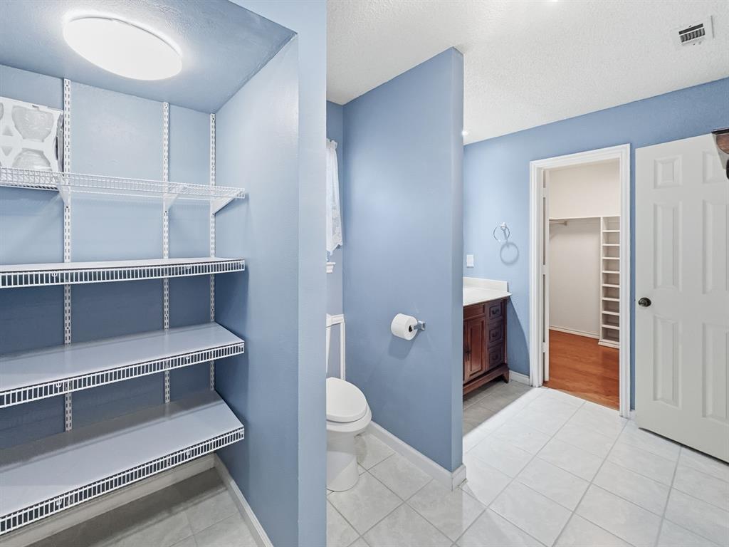 302 Apollo Road Garland, TX 75040 - Photo 27 of 38 a view of room with walk in closet and bathroom