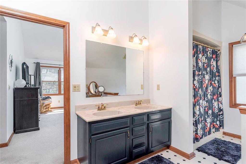 212 Randy Lane Coraopolis, PA 15108 - Photo 12 of 25 Gallery Image 12