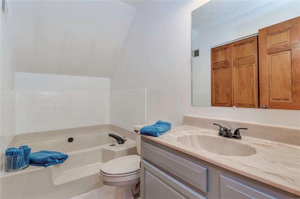 212 Randy Lane Coraopolis, PA 15108 - Photo 17 of 25 Gallery Image 17