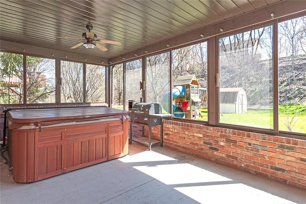 212 Randy Lane Coraopolis, PA 15108 - Photo 23 of 25 Gallery Image 23