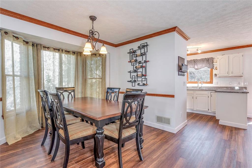 212 Randy Lane Coraopolis, PA 15108 - Photo 4 of 25 Gallery Image 4