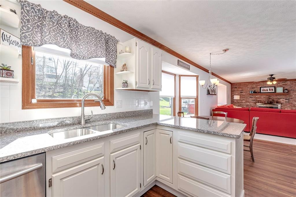 212 Randy Lane Coraopolis, PA 15108 - Photo 7 of 25 Gallery Image 7