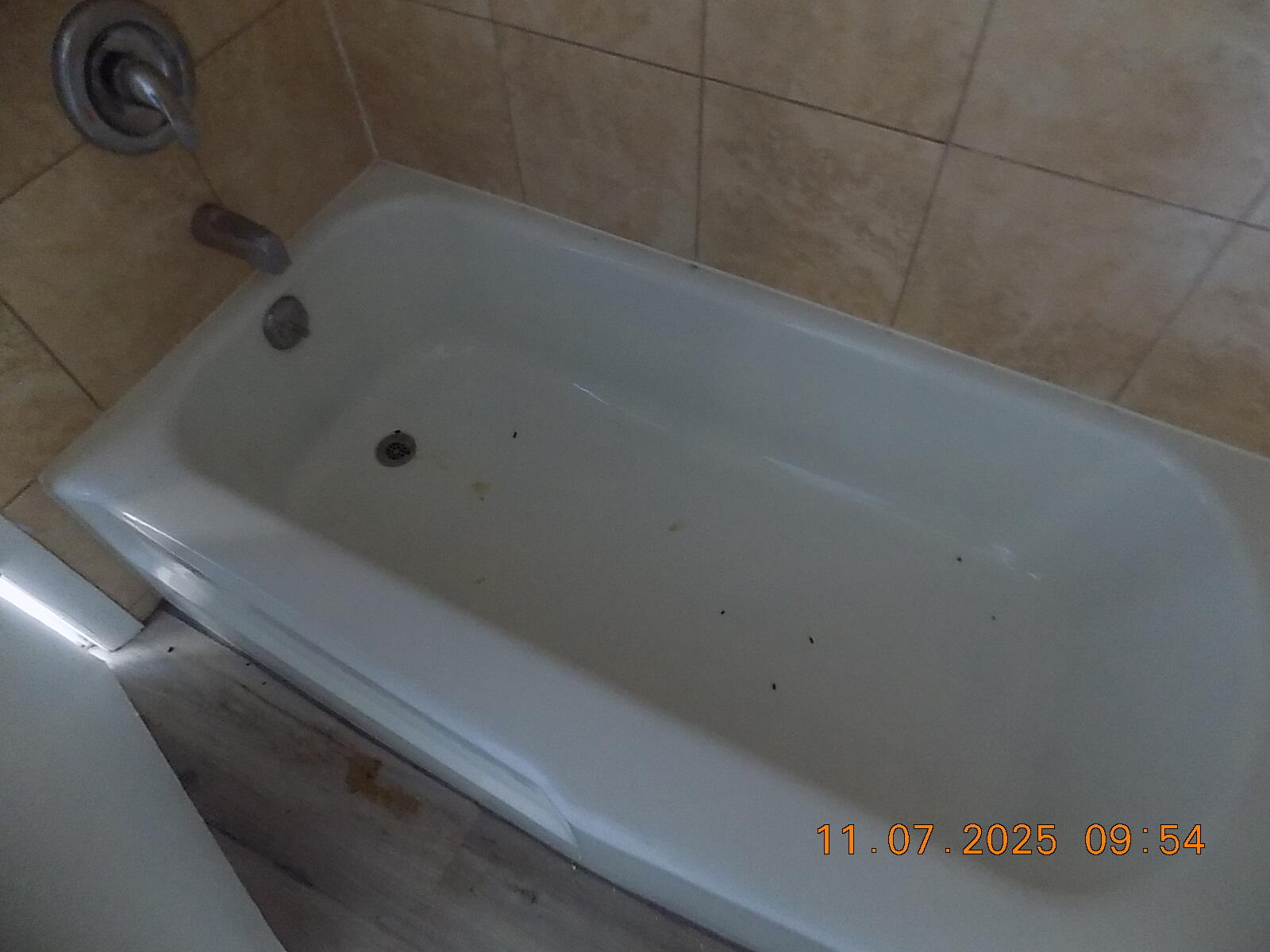 231 East Lantana Road, Unit 501 Lantana, FL 33462 - Photo 14 of 18 a bathroom with a bathtub