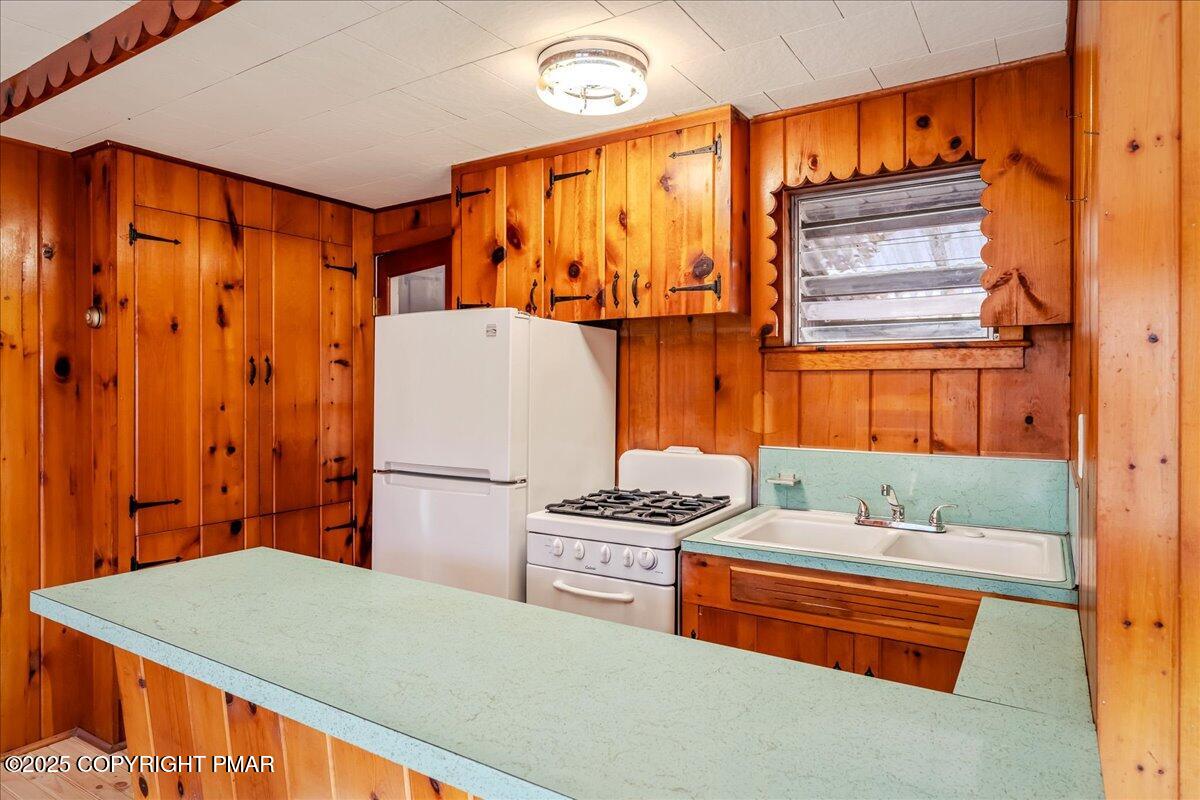 311 Nipper Road East Stroudsburg, PA 18302 - Photo 7 of 23 Kitchen