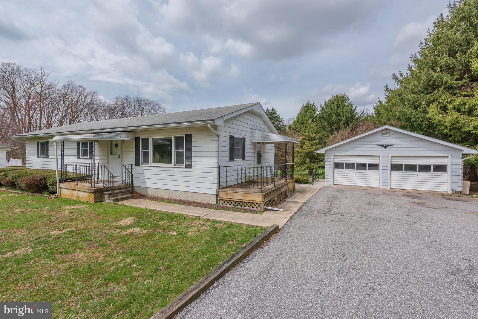 406 Lees Mill Road Hampstead, MD 21074 - Photo 2 of 26 Exterior side