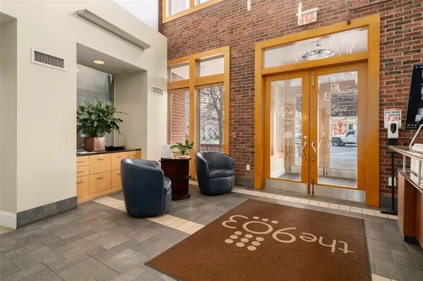 $460,000 | 1000 Providence Place, Unit 270, Providence, RI 02903