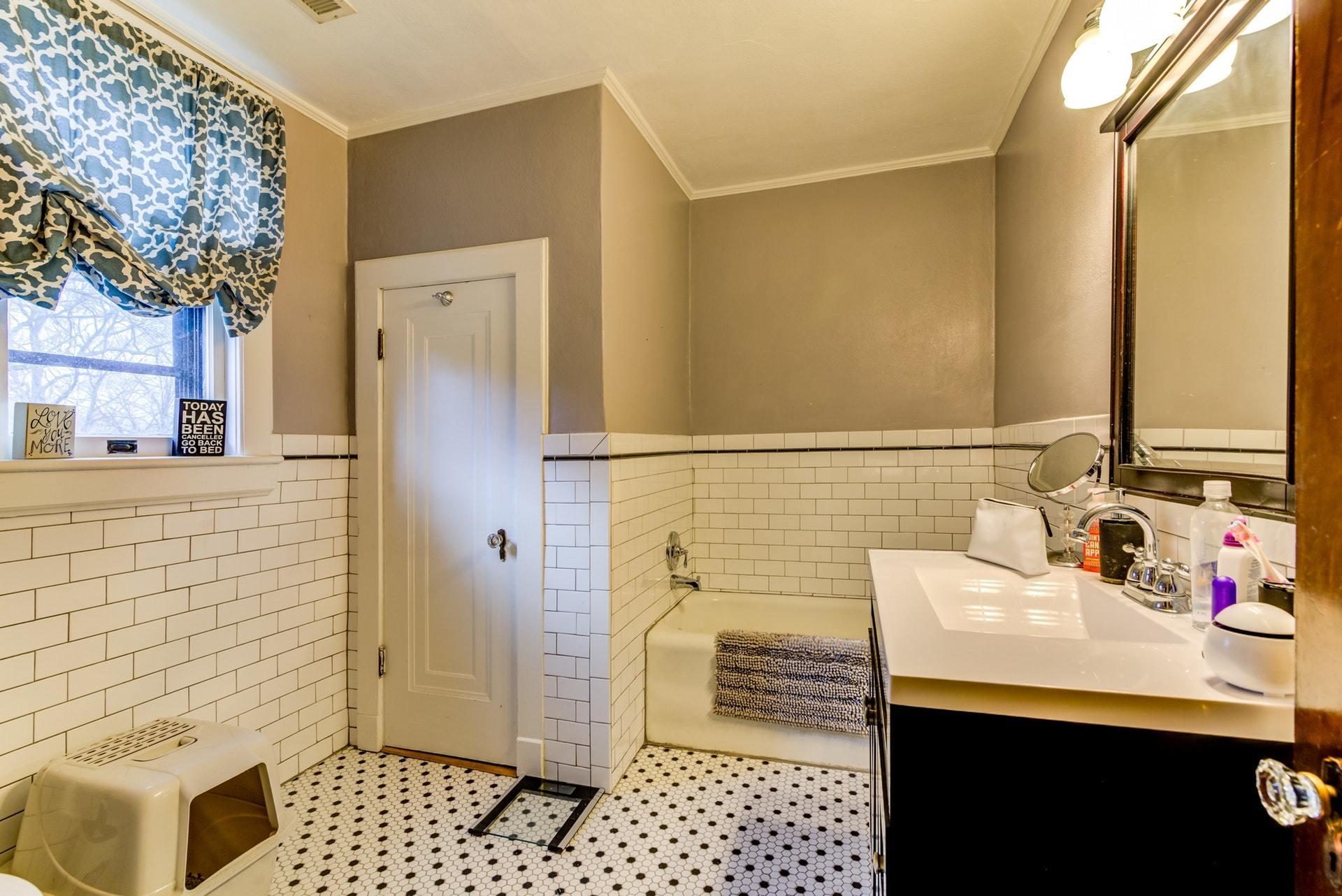 3211 White Oak Road Southwest Roanoke, VA 24014 - Photo 22 of 83 Bathroom