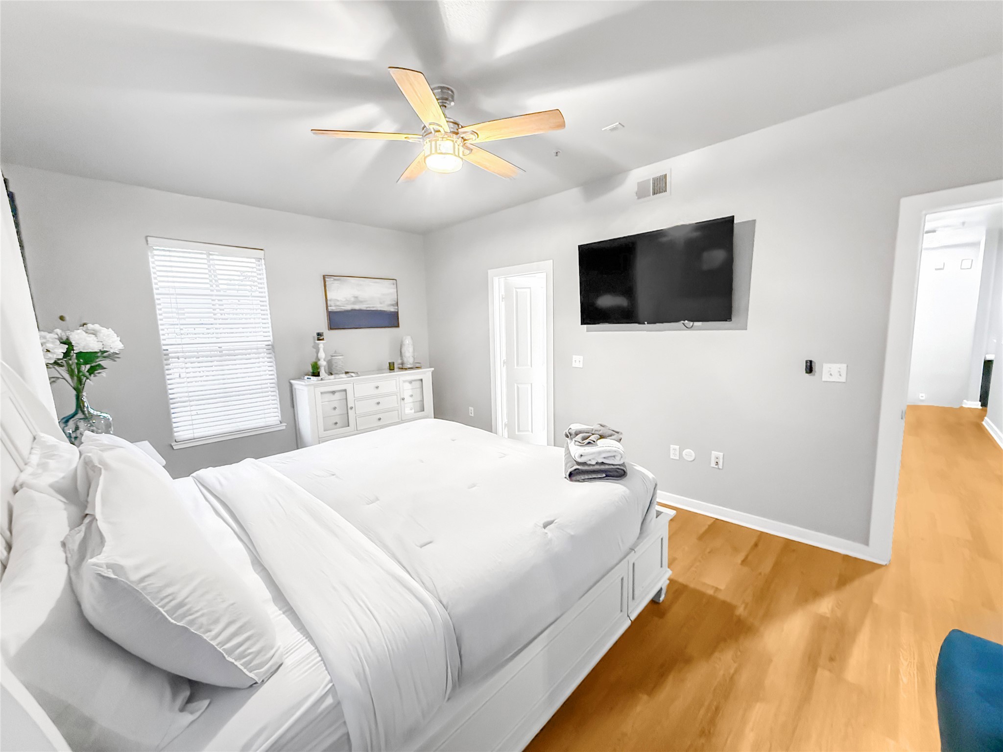 2216 Chenevert Street, Unit 4 Houston, TX 77003 - Photo 17 of 23 a bedroom with a bed a flat screen tv and a chandelier