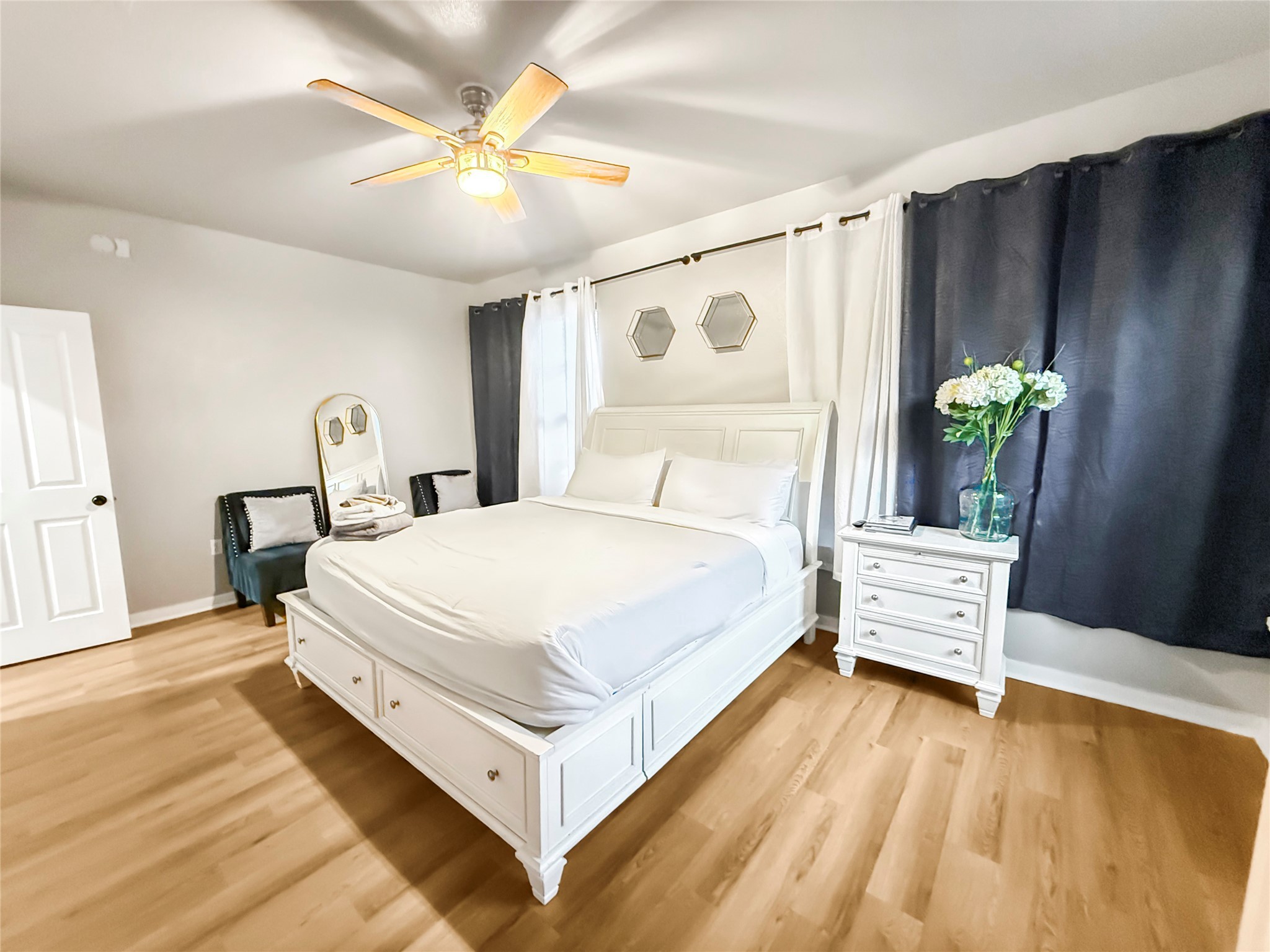 2216 Chenevert Street, Unit 4 Houston, TX 77003 - Photo 18 of 23 a bedroom with a bed and a chandelier