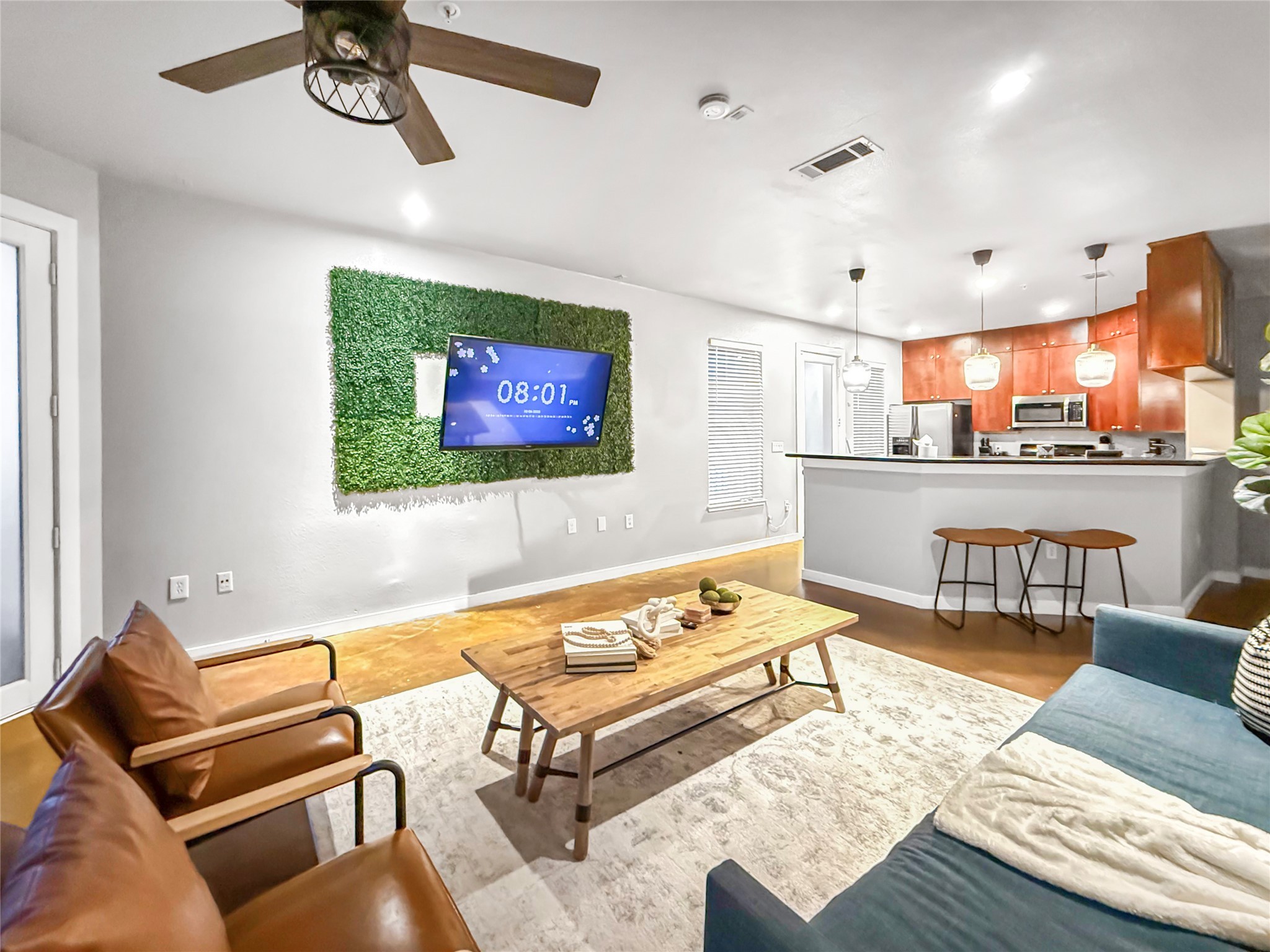 2216 Chenevert Street, Unit 4 Houston, TX 77003 - Photo 4 of 23 a living room with furniture and a flat screen tv