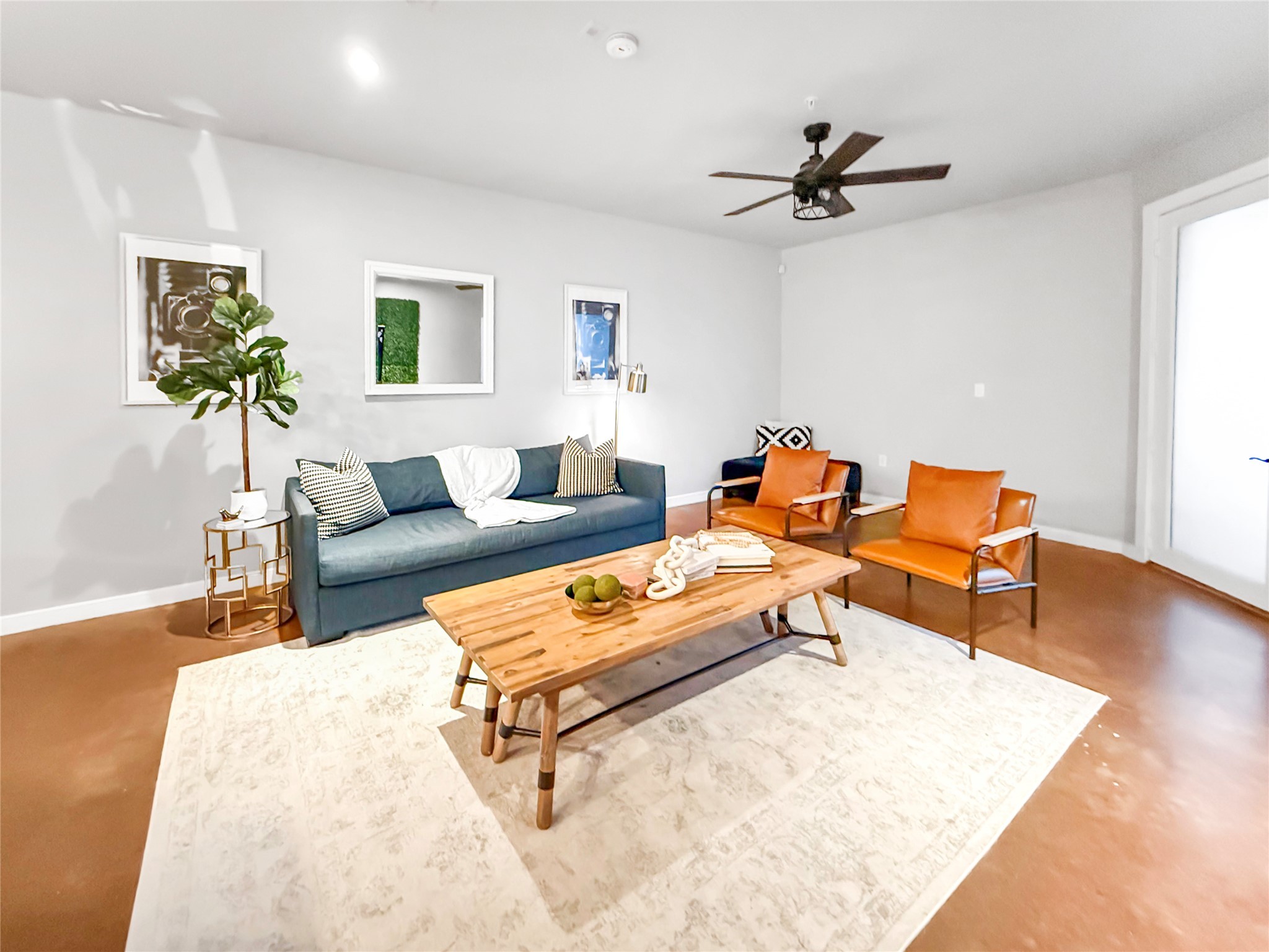 2216 Chenevert Street, Unit 4 Houston, TX 77003 - Photo 5 of 23 a living room with furniture and a wooden floor