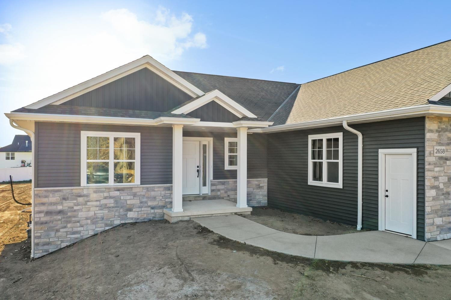 2658 Chambers Crossing Green Bay, WI 54313 - Photo 3 of 44